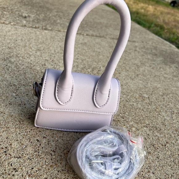 Lavender
Mini Bag
Boxy Shape
Crossbody Strap
Faux Leather - Picture 3 of 4